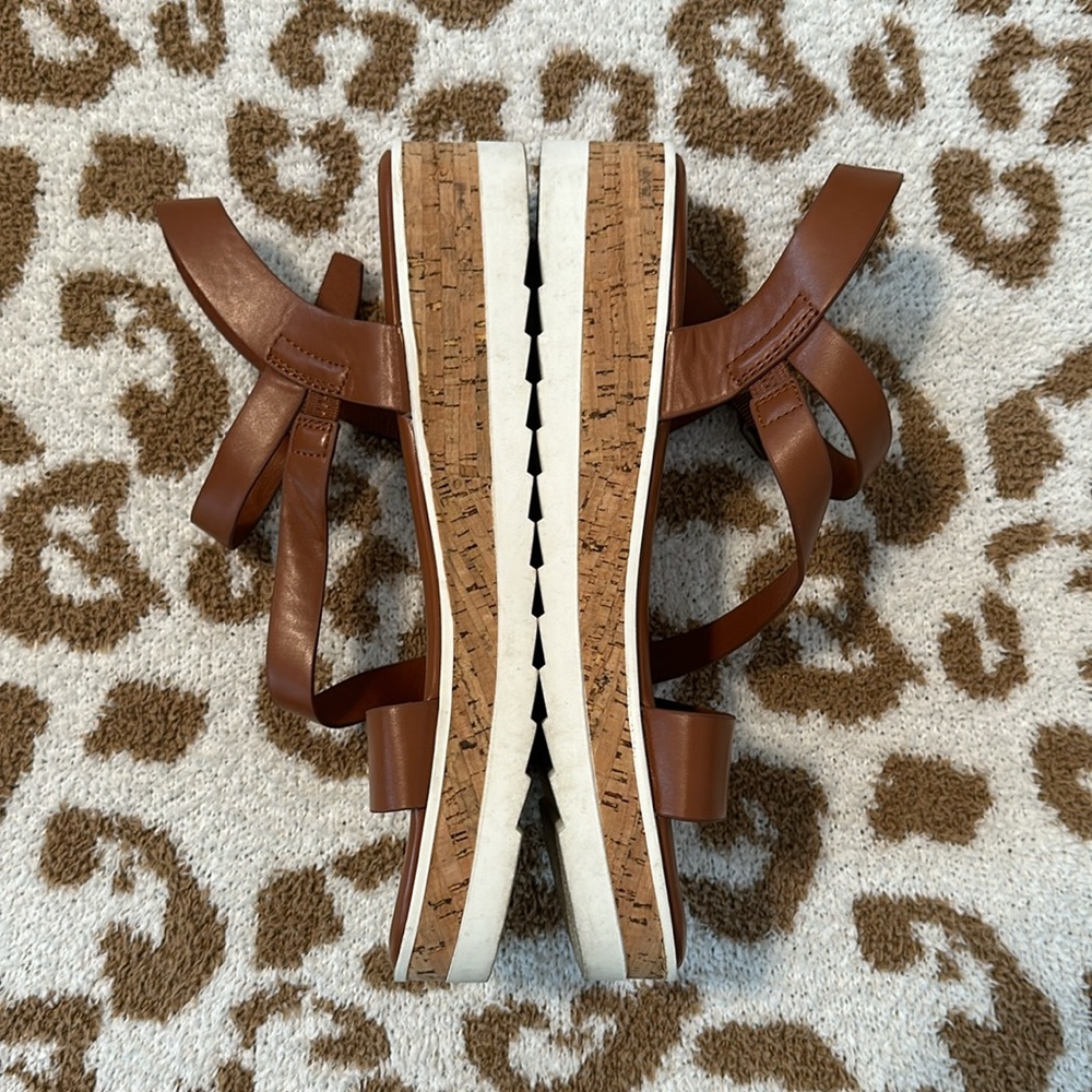 Universal Thread brown sandal 7.5